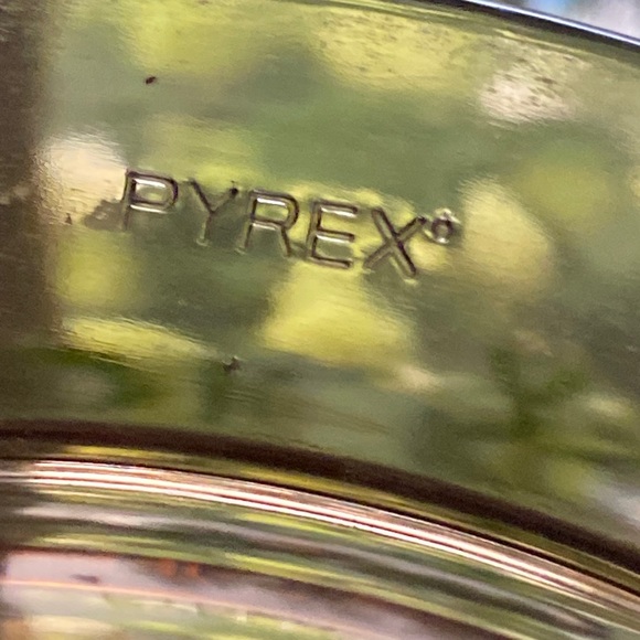 Pyrex 1970s Made in England Pyrex. Brown floral vine in white - Picture 4 of 11